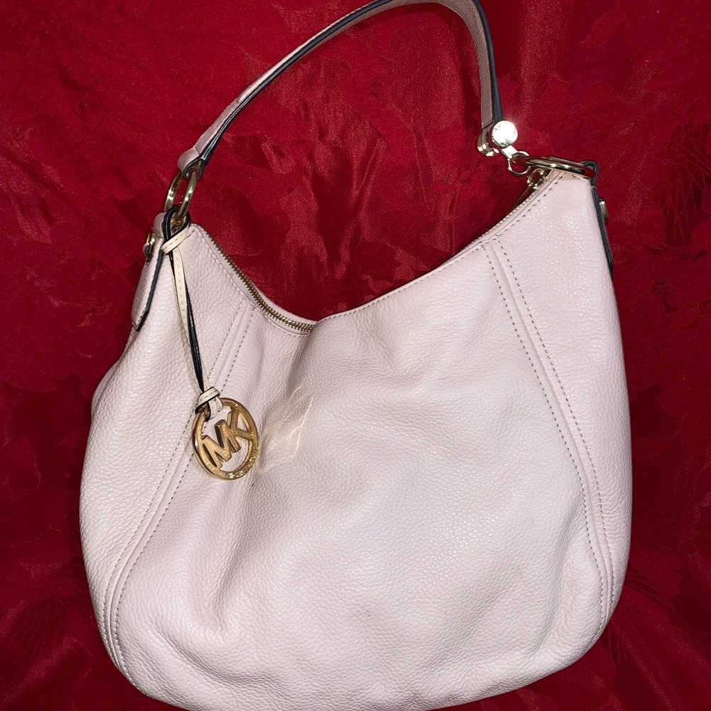 ⭐️Michael Kors baby pink hobo
